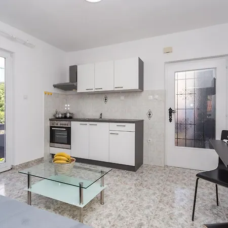 In Mit Eigenem Balkon By Interhome דירה *