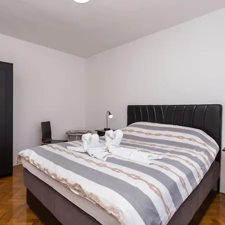 In Mit Eigenem Balkon By Interhome דירה *