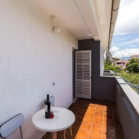 In Mit Eigenem Balkon By Interhome דירה *