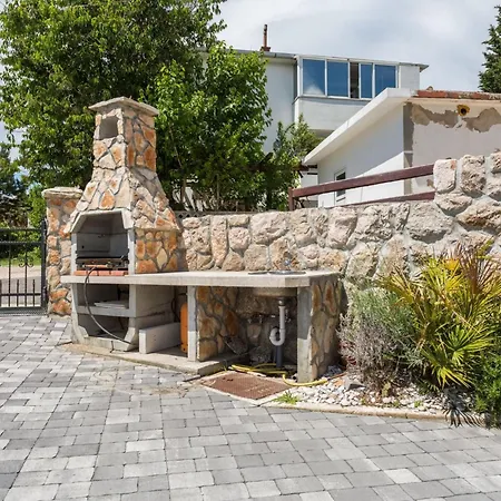 In Mit Eigenem Balkon By Interhome Apartamento Baška